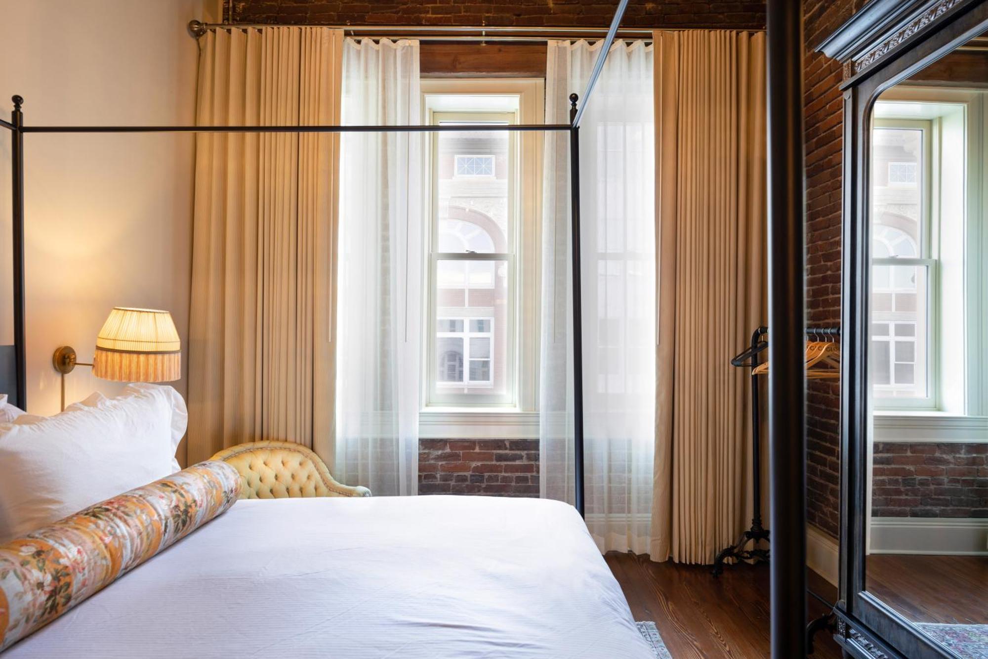 Hotel Cleo, Knoxville Downtown, A Tribute Portfolio Hotel Esterno foto