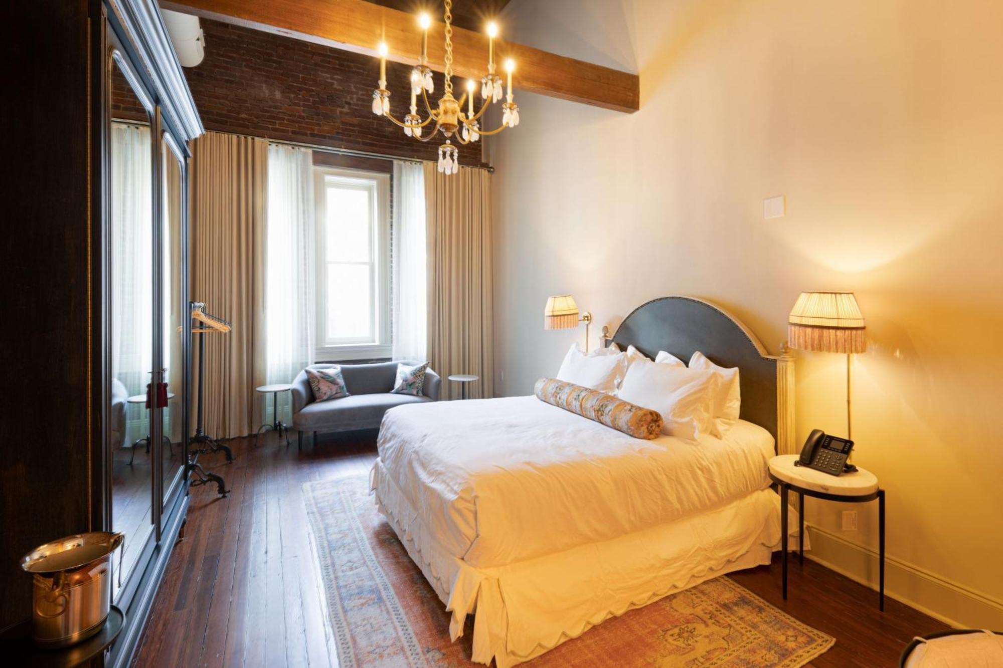 Hotel Cleo, Knoxville Downtown, A Tribute Portfolio Hotel Esterno foto